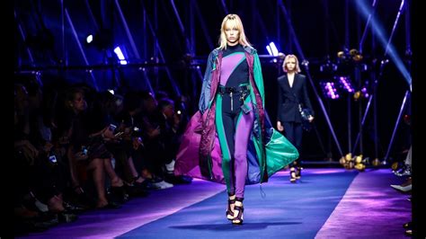 Watch the Versace Spring/Summer 2017 Show Live Here 